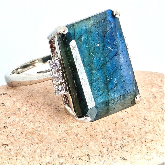 Natural Labradorite 1.7×1.2cm & CZ 925 Sterling Silver Ring - Picture 7 of 14